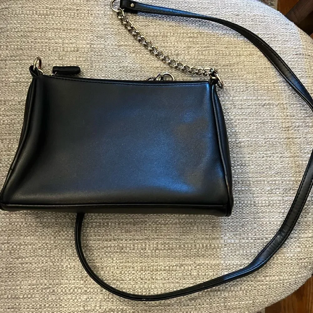 G by Guess black crossbody purse